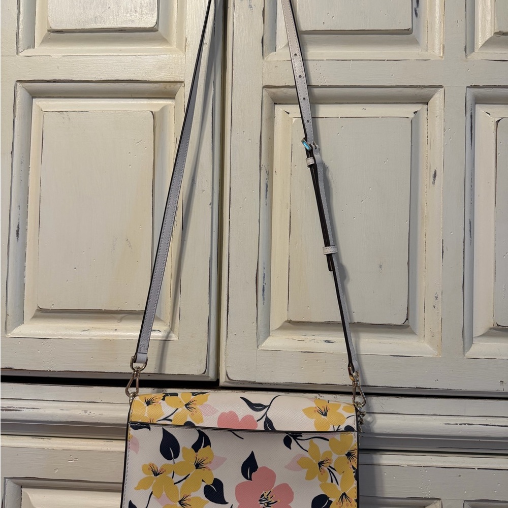 kate spade ♠️ Lily Blossom Print Convertible Crossbody - Picture 4 of 12